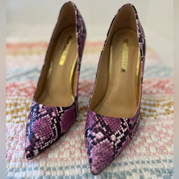Liliana Shoes - Liliana Purple Snake Skin Pumps size 7